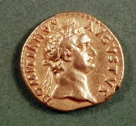 Aureo (dritto) di Domiziano (81-96 d.C.) con corona d